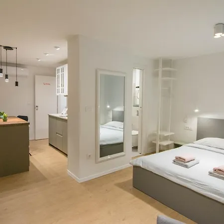 Romiru Rooms And Studio Apartment Split Exterior foto